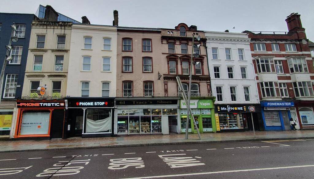 Criticism over 'worrying trend' of vape and phone shops in Cork city centre 