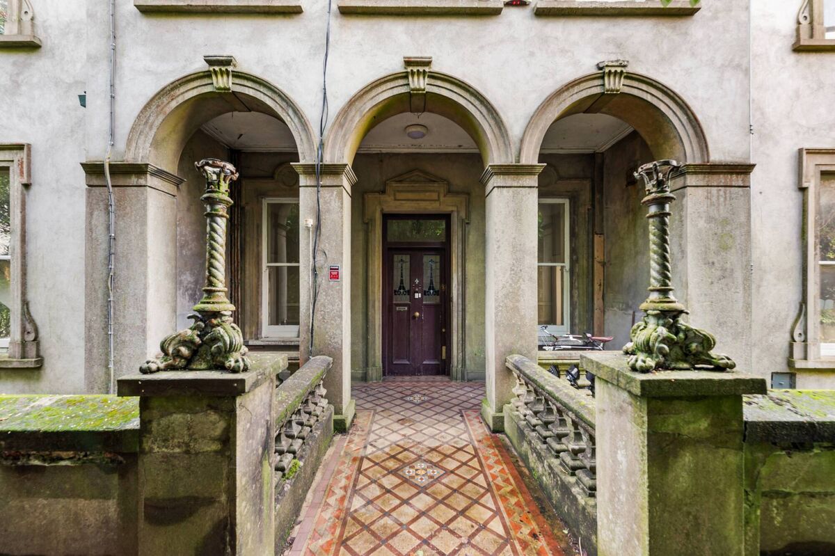 Italianate entrance of Lee Villa