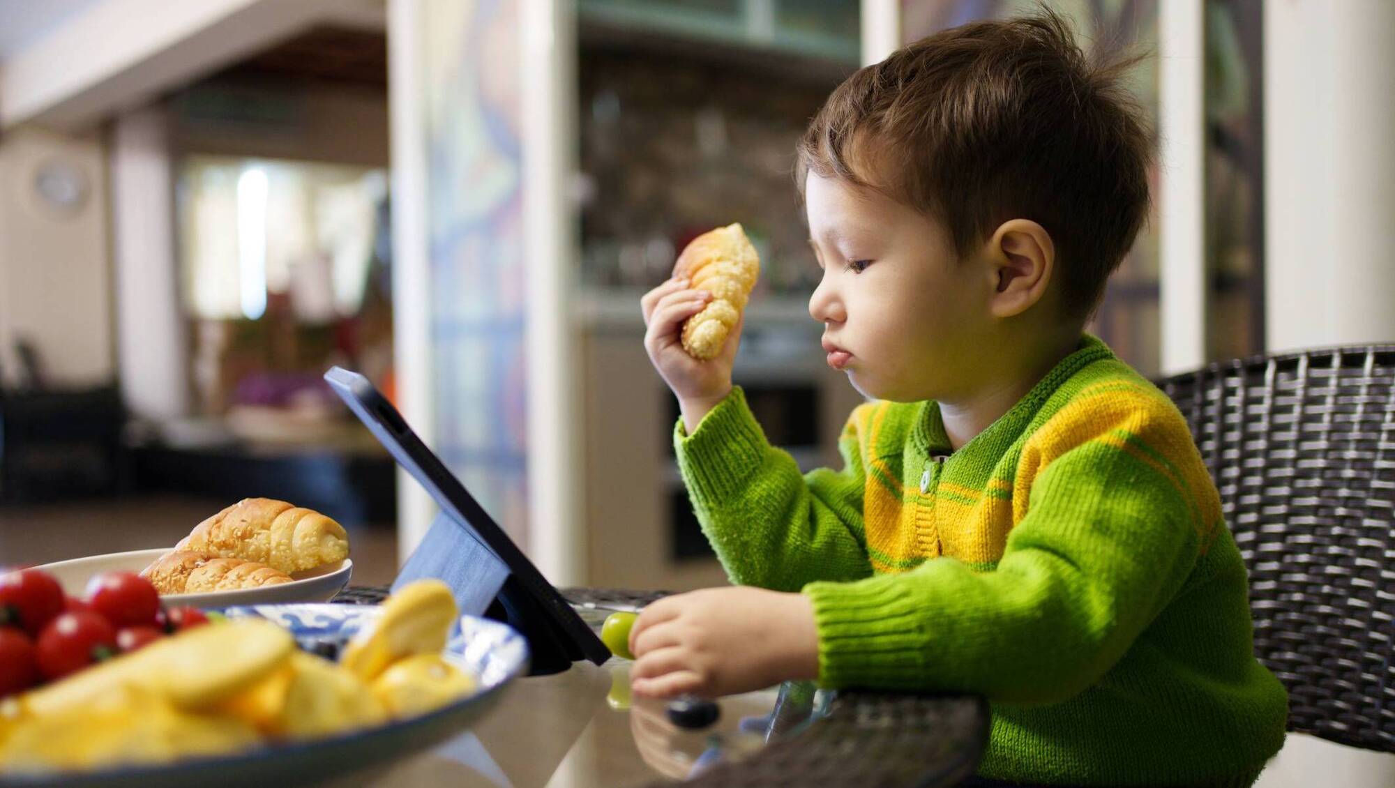 Giving smartphones to infants is morally wrong