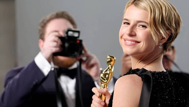 <p class="contextmenu internal_Caption"> Jessie Buckley celebrating her Academy Award for her role in 'Hamnet' at the 'Vanity Fair' Oscars party in Los Angeles late on Sunday night. Meanwhile, there was another huge party 8,600km away in her homeplace of Killarney, Co Kerry. Picture: Amy Sussman/Getty/Vanity Fair</p>
