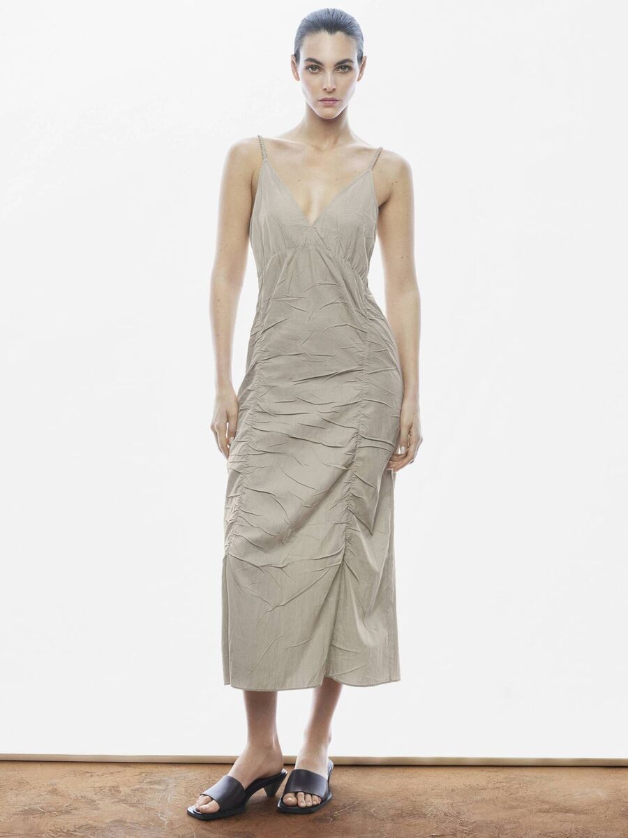 '90s Minimalism at COS