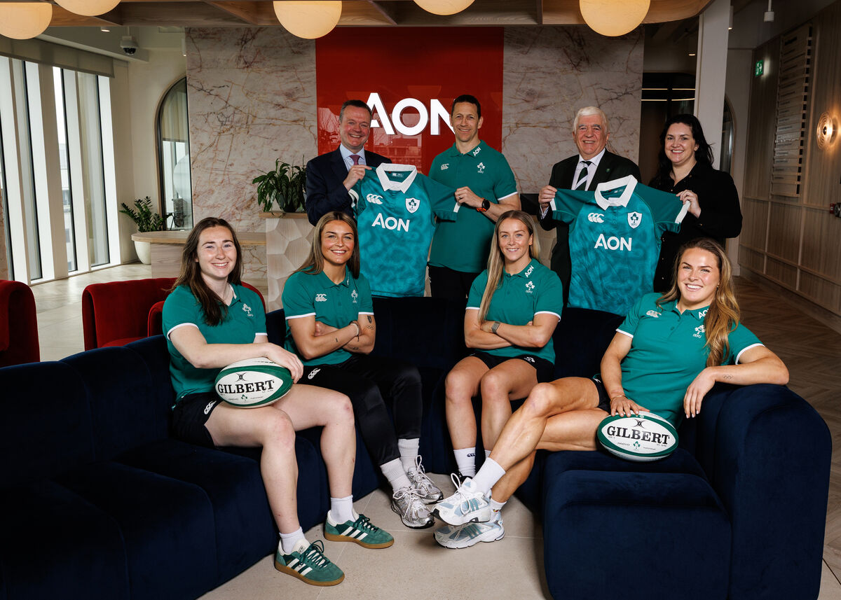 Ireland Women's Rugby Squad Announcement, Aon Ireland HQ. (Back Row L to R) AON Ireland Head of Risk Capital Peter Brady with Head Coach Scott Bemand and IRFU Senior Vice President Tony O’Beirne with AON Ireland Director of Marketing Anna Callaghan and (Front Row L to R) Eve Higgins, Erin King, Stacey Flood and Beibhinn Parsons
