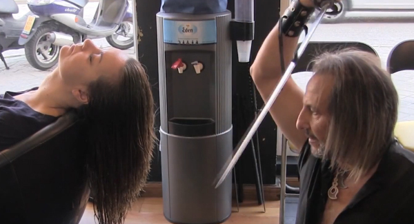 VIDEO: Hairdresser uses swords and fire to cut hair