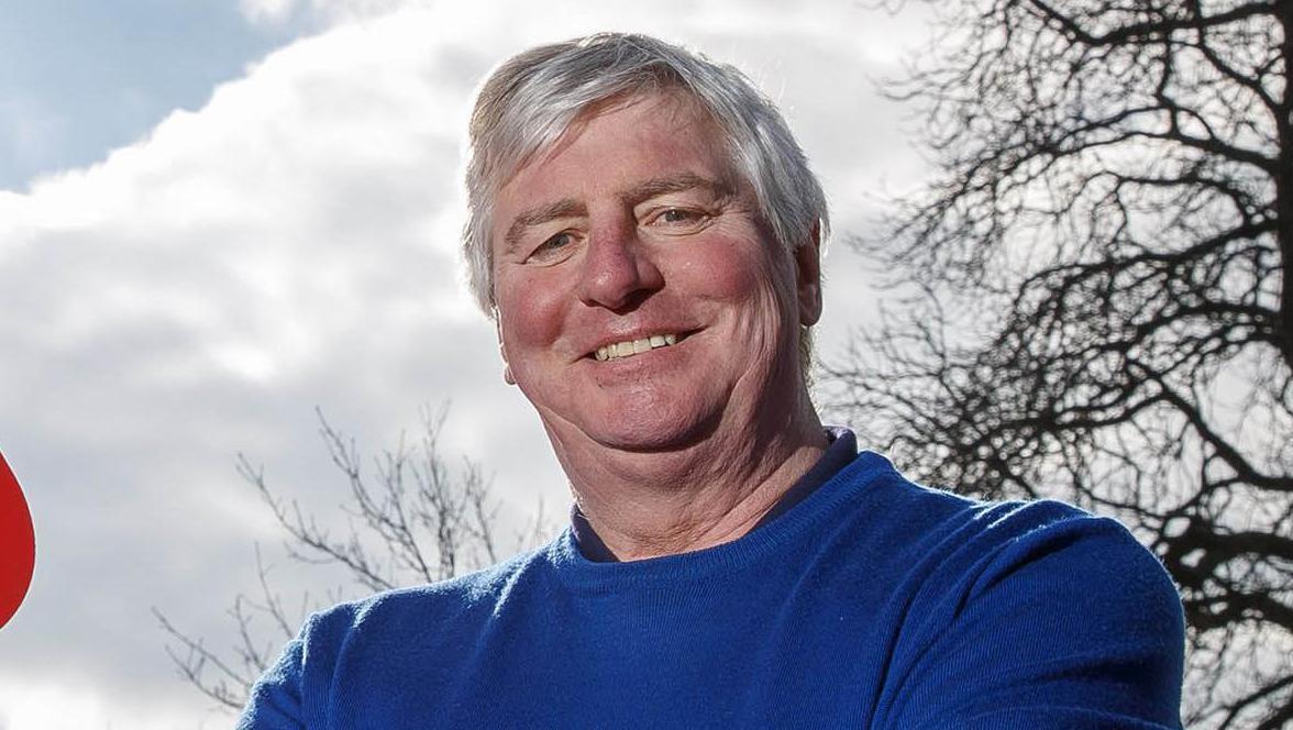 Popular The Sunday Game presenter Michael Lyster has died, aged 71