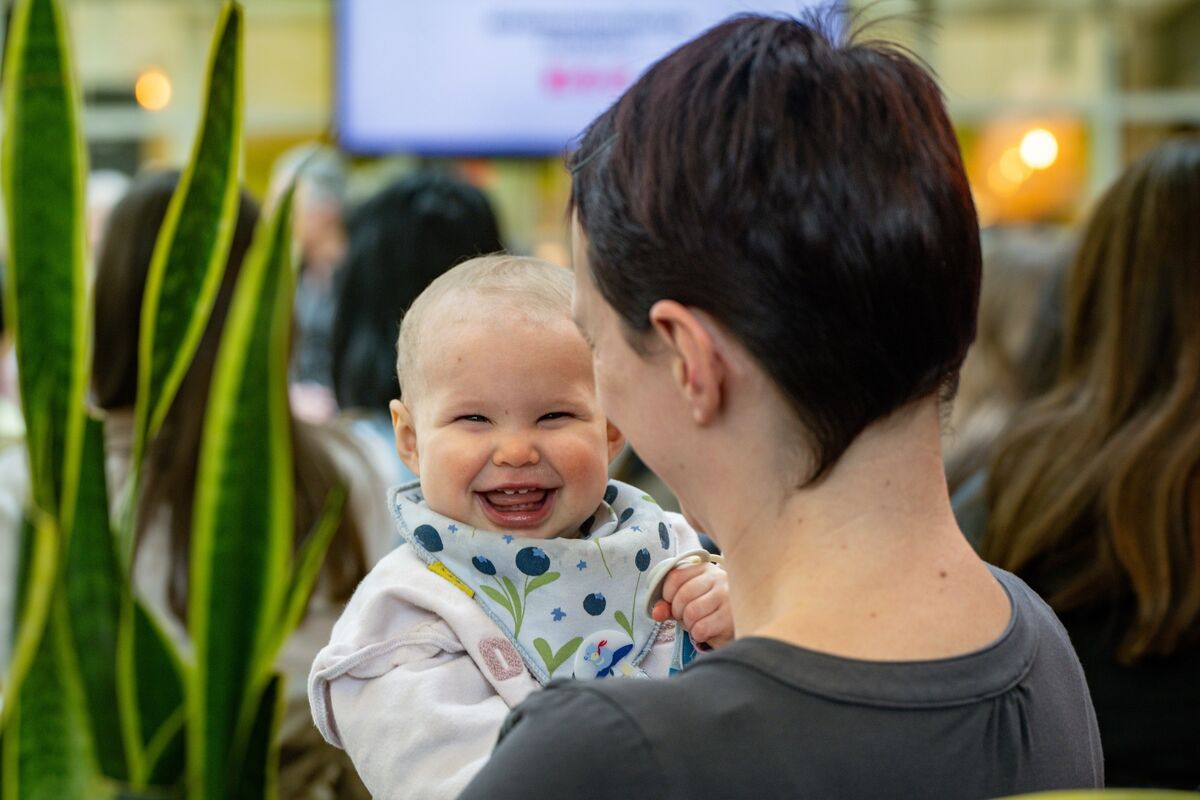 Parents with babies in arms enjoy a relaxed morning of coffee and conversation at the Irish Examiner Parenting event at Here’s Health in Douglas Court Shopping Centre, where lead speaker Lucy Wolfe shared sleep advice. Picture Chani Anderson