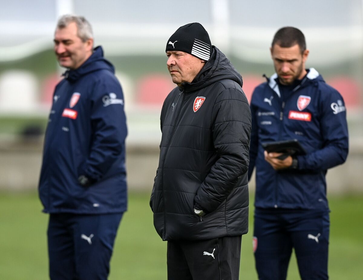BRAINS TRUST: Czechia manager Miroslav Koubek during a training session at Fortuna Arena. Pic: Stephen McCarthy/Sportsfile BRAINS TRUST: Czechia manager Miroslav Koubek during a training session at Fortuna Arena. Pic: Stephen McCarthy/Sportsfile