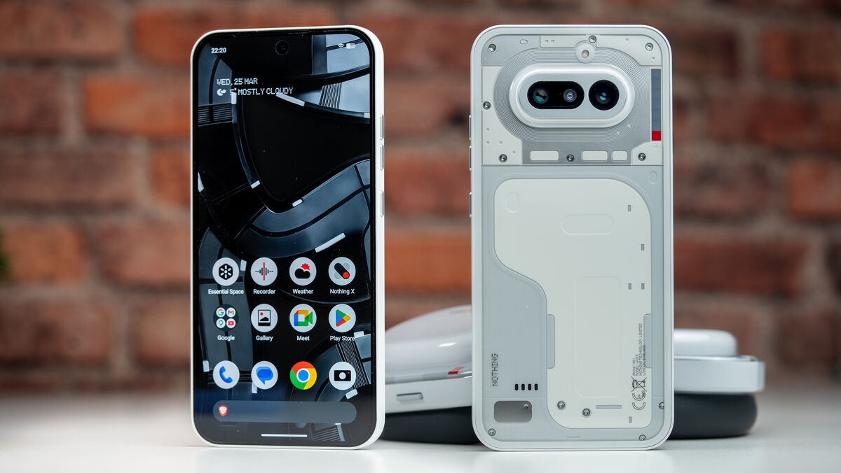 The 1.5K OLED display delivers sharper visuals, smoother scrolling and improved outdoor brightness. Picture: Noel Campion.