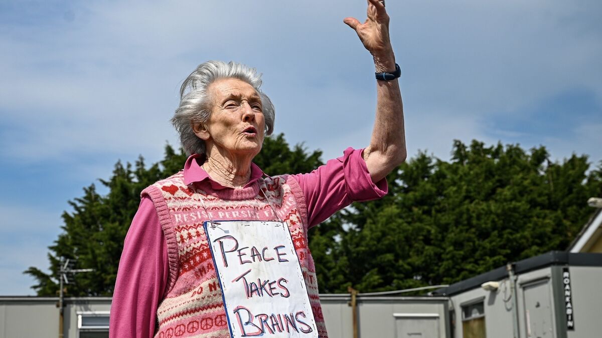 Cork-born Lelia Doolan, 91, to walk from Shannon to Dublin in protest over US military use of airport