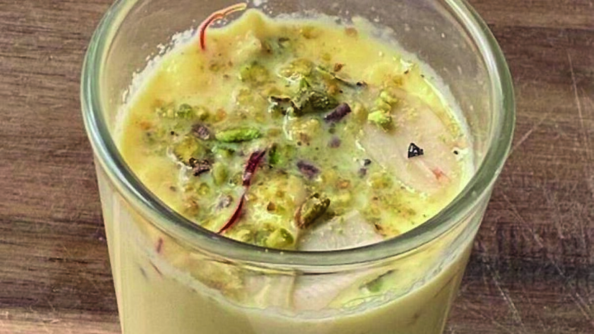 Saffron Milk (Kesar Milk)