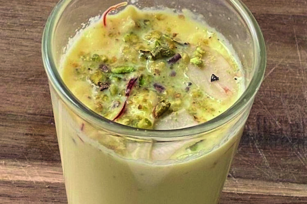 Saffron Milk (Kesar Milk)