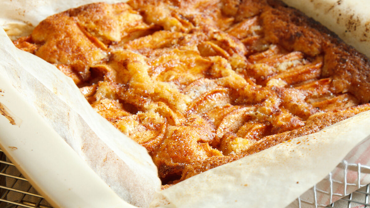 How to Bake Sunken Apple Traybake