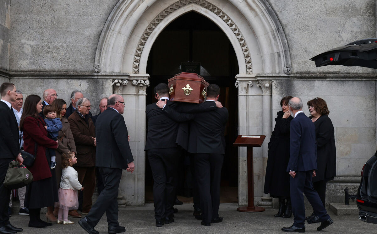 The remains are brought into chapel as a small crowd of friends and family look on pictured this evening at the funeral of former RTÉ radio and TV broadcaster, Michael Lyster at the Victorian Chapel, Mount Jerome, Dublin. Picture: Colin Keegan, Collins, Dublin.