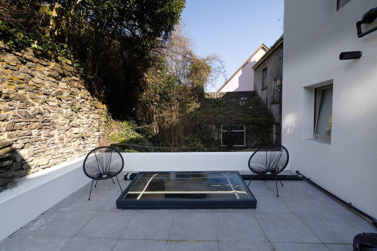 Secluded roof patio to the rear of 6 The Mall, Cobh