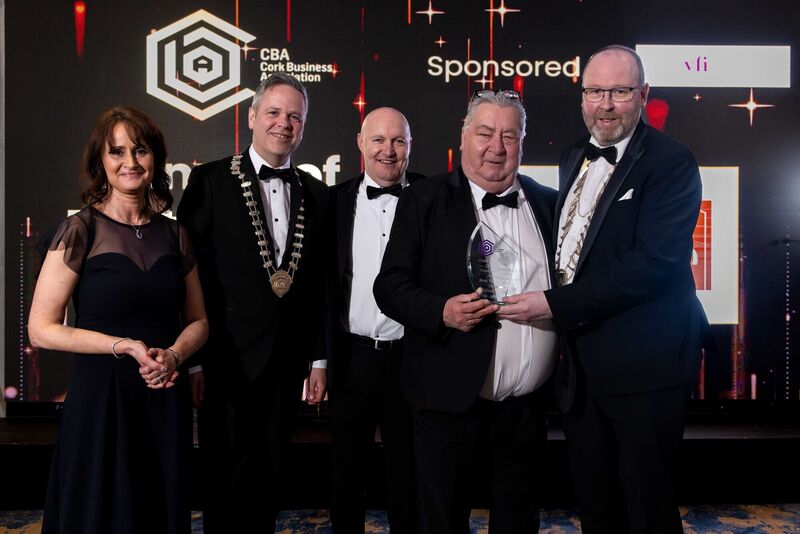 Paraic O'Regan and Christy Walsh, The Welcome Inn, pictured receiving the award for Best VFI Pub from Cliona Barnes and Dave O'Brien, CBA, and sponsor Finbarr Kelleher of VFI. Paraic O'Regan and Christy Walsh, The Welcome Inn, pictured receiving the award for Best VFI Pub from Cliona Barnes and Dave O'Brien, CBA, and sponsor Finbarr Kelleher of VFI.