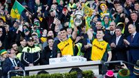 Michael Langan and Shane O'Donnell lift the Mícheál Ó Muircheartaigh trophy 29/3/2026