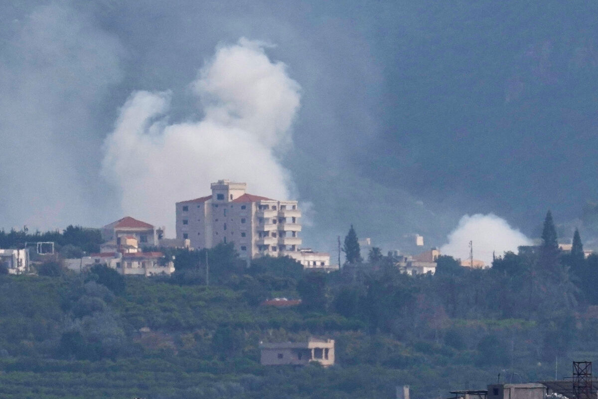 Smoke rises from Israeli artillery shelling on the village of Qlaileh, as it is seen from the city of Tyre, south Lebanon, Saturday, March 28, 2026. (AP Photo/Hussein Malla) Smoke rises from Israeli artillery shelling on the village of Qlaileh, as it is seen from the city of Tyre, south Lebanon, Saturday, March 28, 2026. (AP Photo/Hussein Malla)