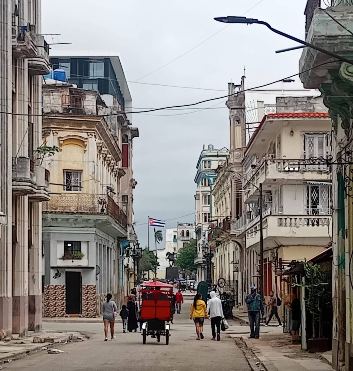 Take a street lamp — even if there is power, if the bulb blows, there may be no bulb to replace it in the entire country and importing one may prove difficult, if not impossible, because the provider fears sanction or prosecution for doing business with a ‘state sponsor of terrorism’. Photo: Niamh Ni Bhriain