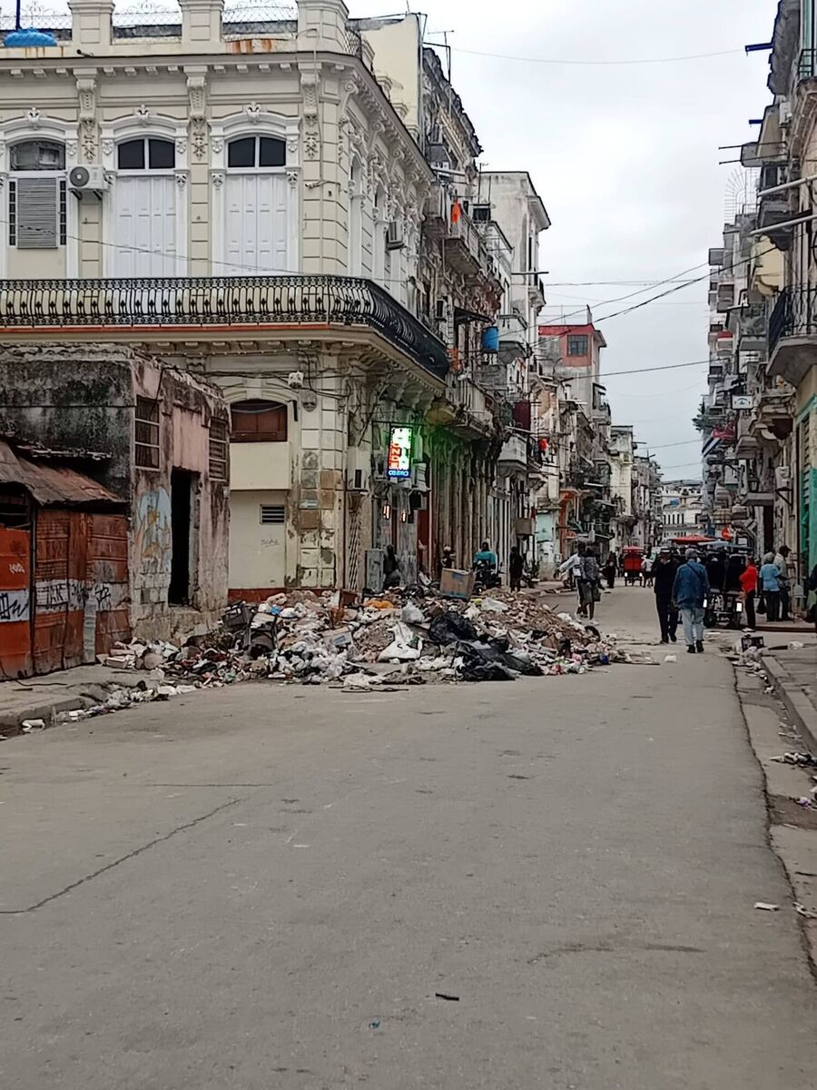 A Havana street with rubbish piling up. Photo: Niamh Ni Bhriain