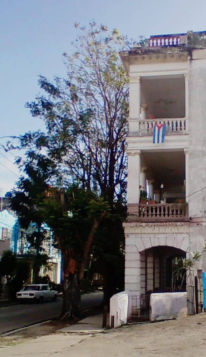 A Cuban flag on a balcony. This is, after all, a people that has endured over six decades of brutal economic warfare, the cumulative effect of which is tantamount to genocide. Photo: Niamh Ni Bhriain