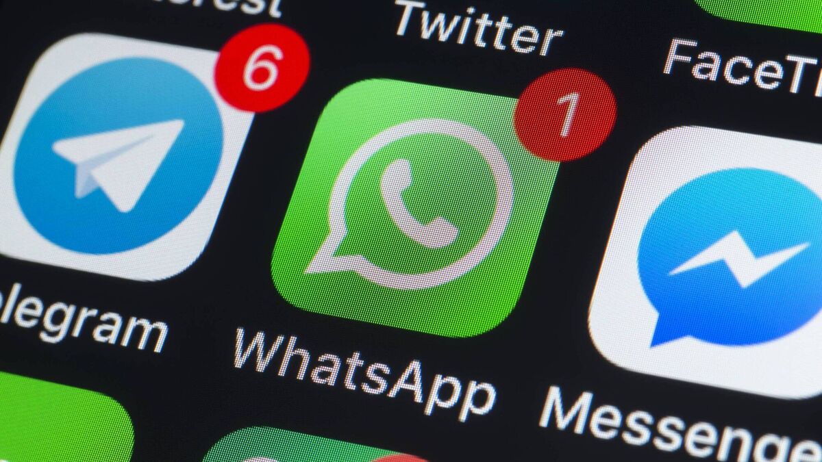 'A small support bubble': Why I love the WhatsApp group chat