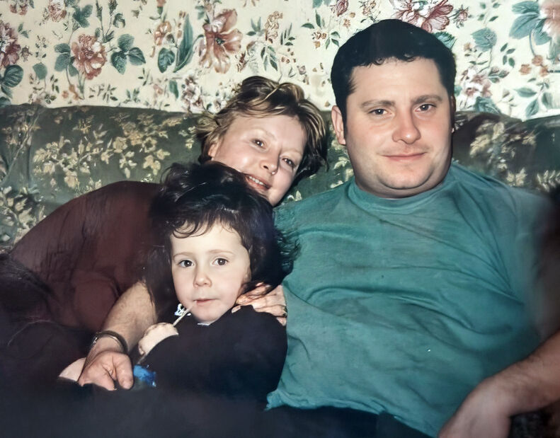 Alison Spittle with her mother Jenny and father William in 1992. 