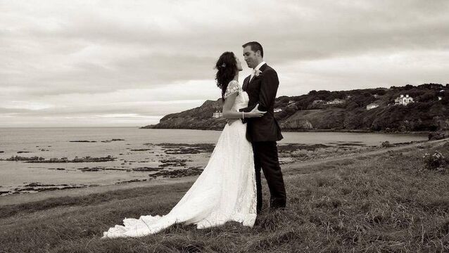 <p>Caoimhe Hartley and her husband Mick on their wedding day.</p>