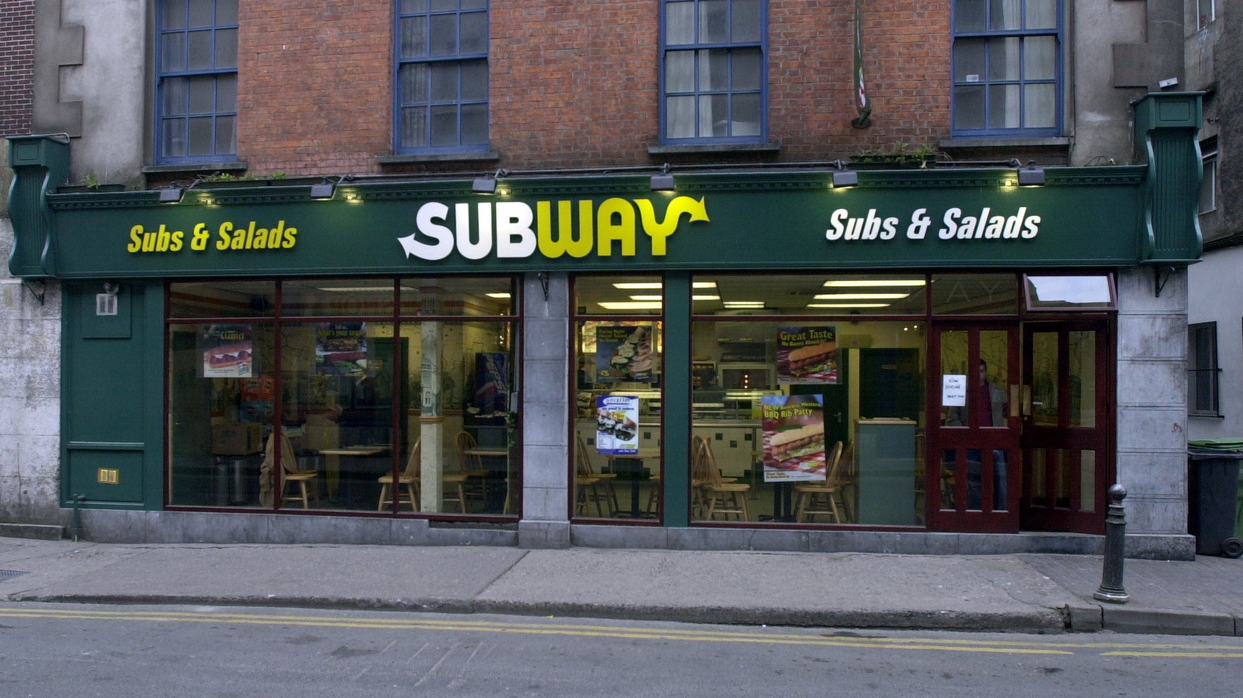 Cork man racially abused worker at fast food restaurant during robbery, court told