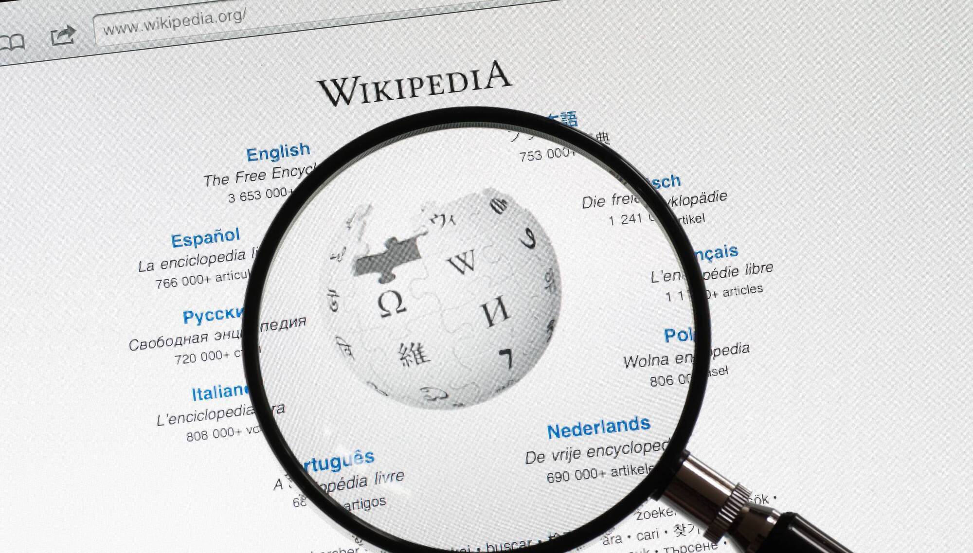 Colm O'Regan: 'Browsing Wikipedia is like taking a bus, missing your stop, and waking up in a strange town'