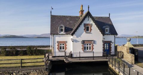 Bantry estate of grace with waterside cottage for €385,000