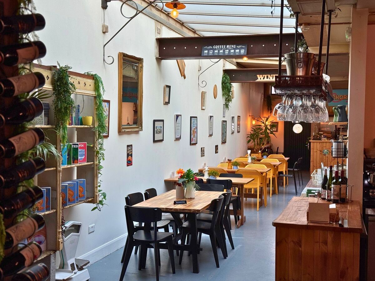 Tango features a vibrant and lively room that completes it's winning formula. Tango features a vibrant and lively room that completes it's winning formula.