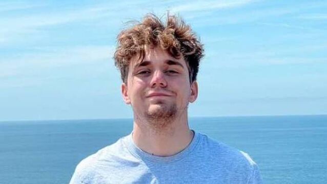 <p>MTU student, 21-year-old Ukrainian-born Vlad, who goes by Rendy Vlad online, uses Ray-Ban Meta glasses to record himself ‘pranking’ people.</p>