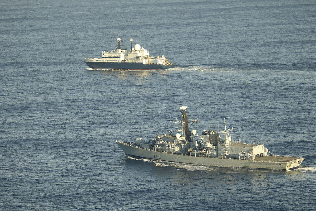 The British navy's HMS Somerset flanking Russian ship Yantar. File picture: PA/Royal Navy The British navy's HMS Somerset flanking Russian ship Yantar. File picture: PA/Royal Navy