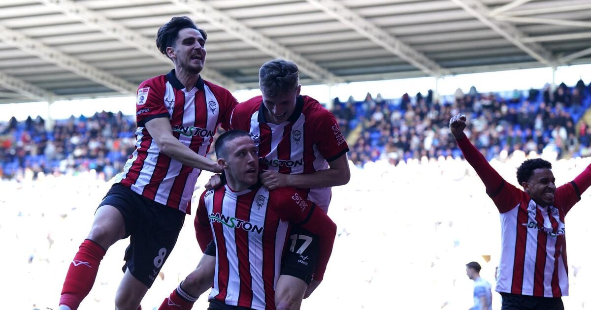 Irish midfielder Moylan the hero as Lincoln seal Championship spot for first time since '61