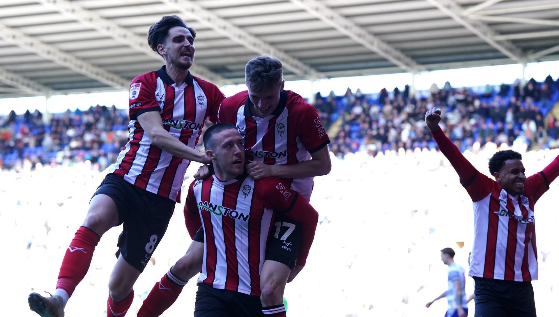 Irish midfielder Moylan the hero as Lincoln seal Championship spot for first time since '61