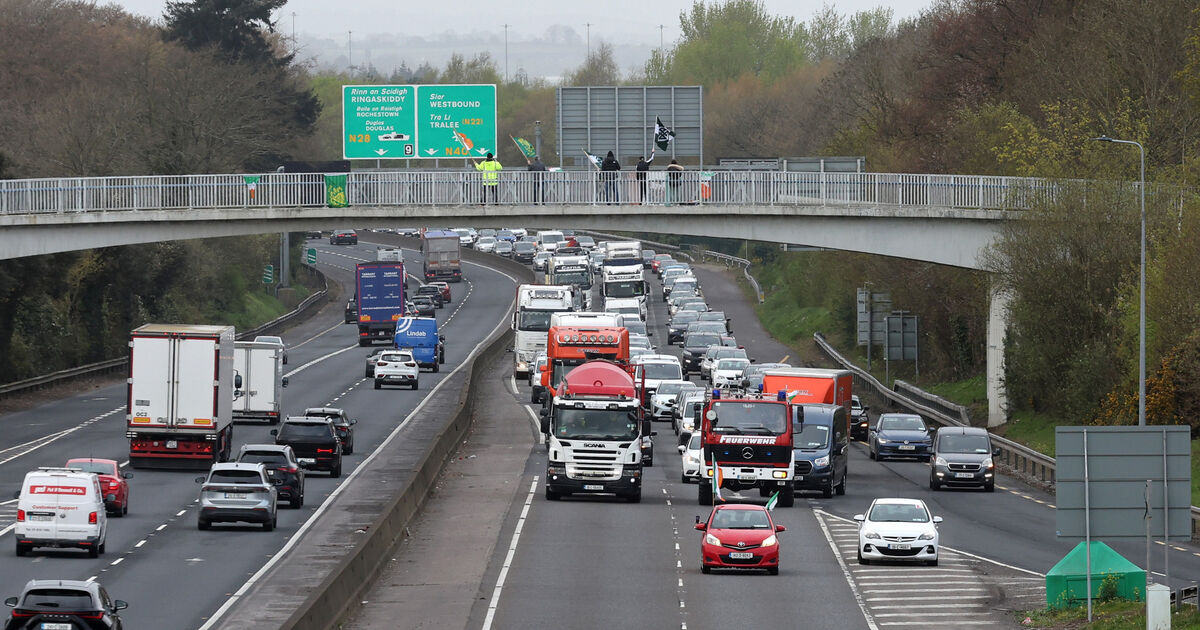 LIVE: Lorries and tractors converge in Dublin to protest against fuel prices