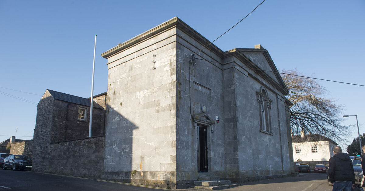 Cork woman who crashed into parked car convicted of drink-driving