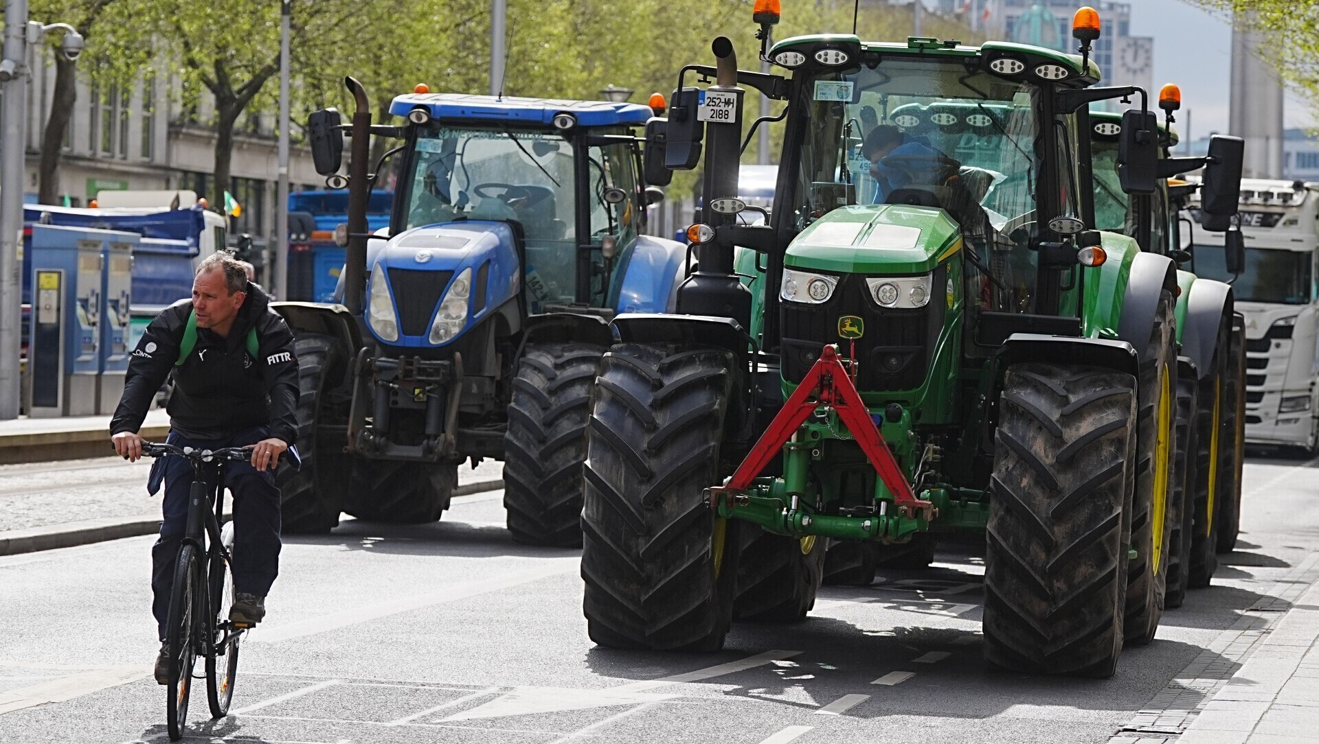 Gardaí instructed to ensure access to ports and fuel depots during protests
