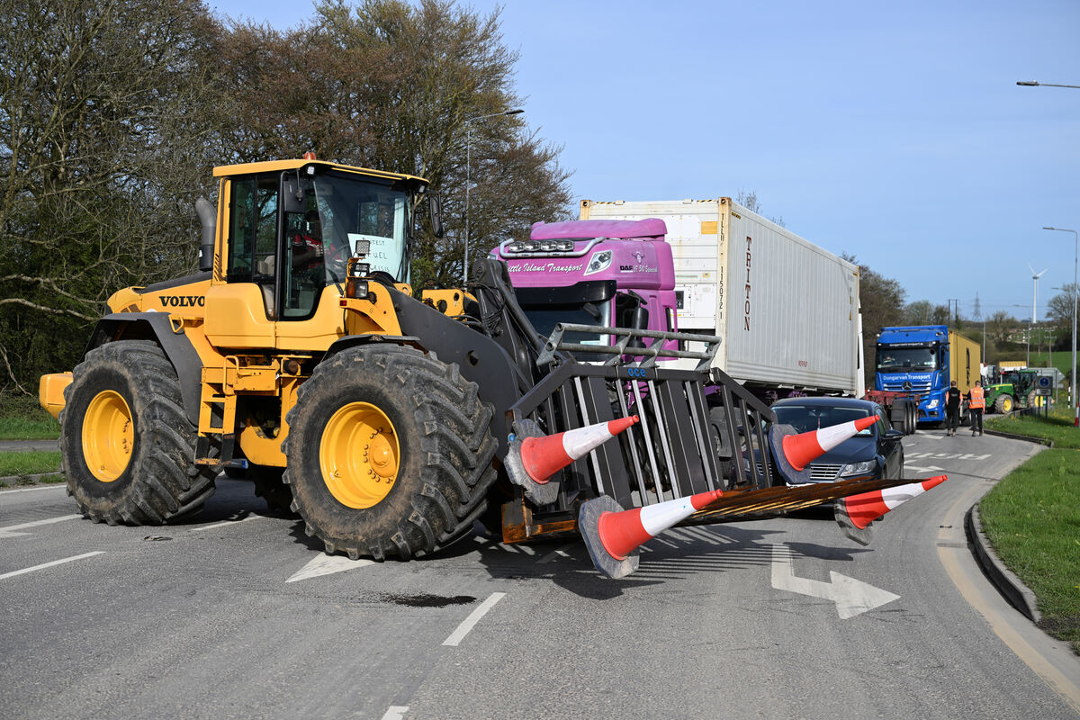 Traffic from the port at Ringaskiddy, Cork, was stopped and commuters and buses travelling to and from Carrigaline experienced significant delays on Wednesday as the fuel price protest continued on the N28. Picture: Larry Cummins