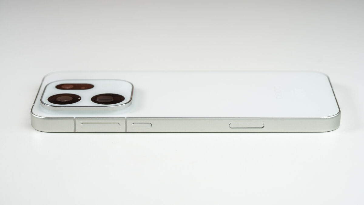 A massive 7,500mAh battery delivers class-leading endurance and easily lasts beyond a full day. Picture: Noel Campion.