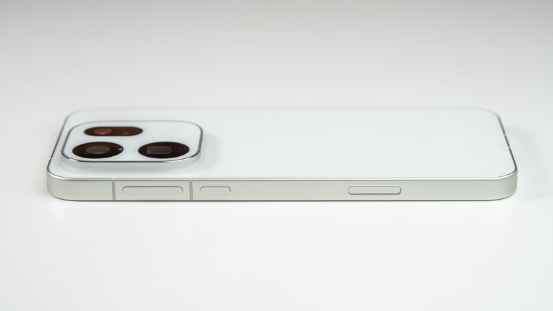 A massive 7,500mAh battery delivers class-leading endurance and easily lasts beyond a full day. Picture: Noel Campion.