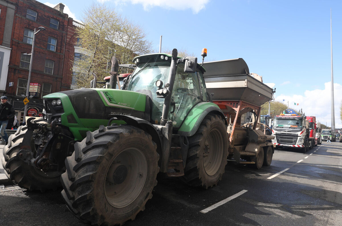 Protestors and supporters on O'Connell Street in Dublin on Thursday. Photo: Leah Farrell / © RollingNews.ie
