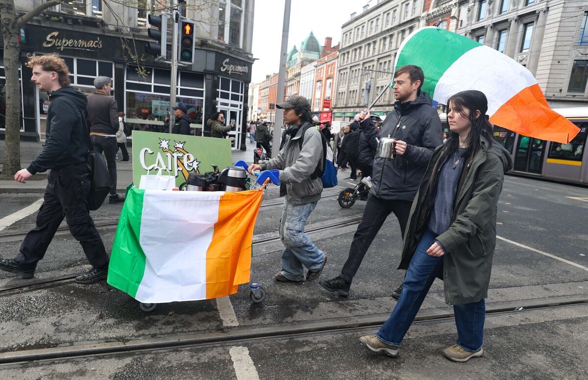 Protestors and supporters on O'Connell Street in Dublin on Thursday. Protestors have been encouraged to wave the tricolour. Photo: Leah Farrell / © RollingNews.ie