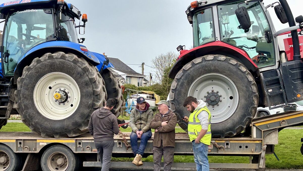 Hauliers continue to protest outside Whitegate Oil Refinery in Cork. Picture: Noel Sweeney