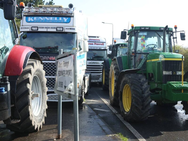 Those manning the blockage included a mix of farmers, farm and building contractors, and hauliers, as well as supporters, travelling from Limerick, Kerry and Clare. Photo: Brendan Gleeson