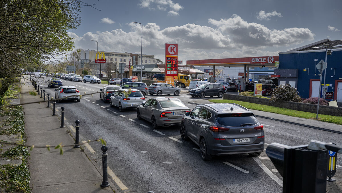As long lines of cars formed outside their forecourts, many stations restricted the amount customers could buy to €50.