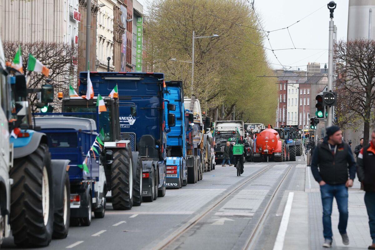 Trucks and tractors continue to block O'Connell Street on Friday as the fuel protest enters the fourth day. Picture: Leah Farrell / RollingNews.ie