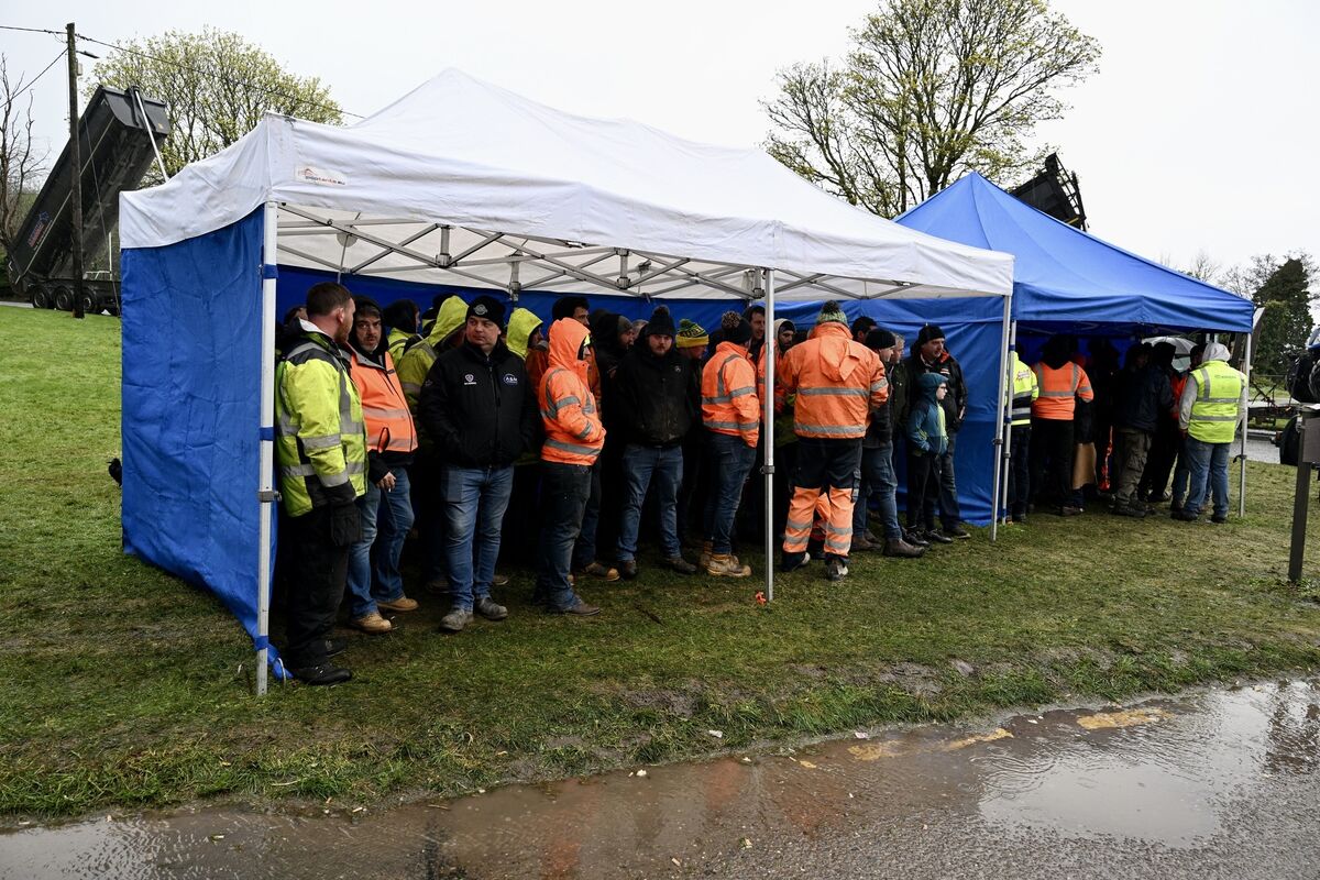 Protesters shelter from heavy rain on Friday at the blockade at Whitegate, Cork. Picture: Larry Cummins Protesters shelter from heavy rain on Friday at the blockade at Whitegate, Cork. Picture: Larry Cummins