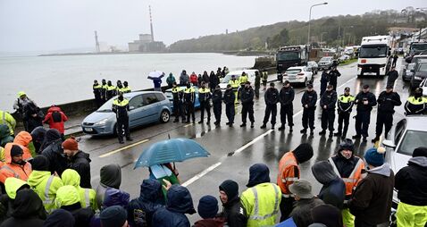 LIVE: Gardaí secure entry to Cork refinery; fuel protesters refused access to meeting; DPD suspends deliveries