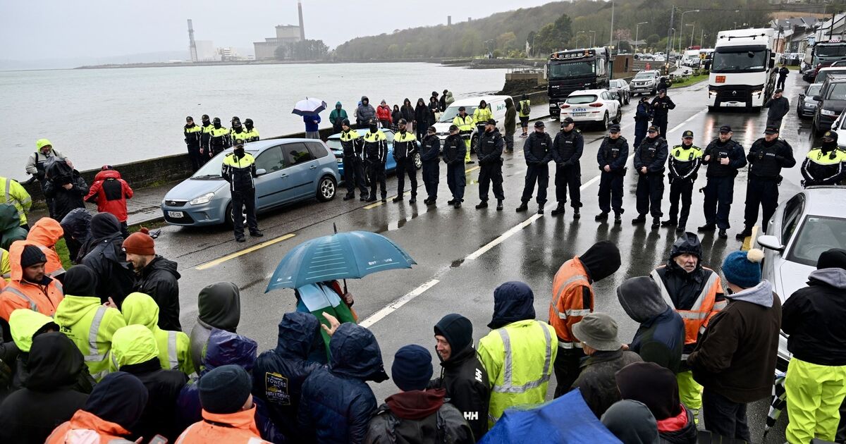 LIVE: Harris signals 'substantial' business supports; Talks set to resume on Saturday