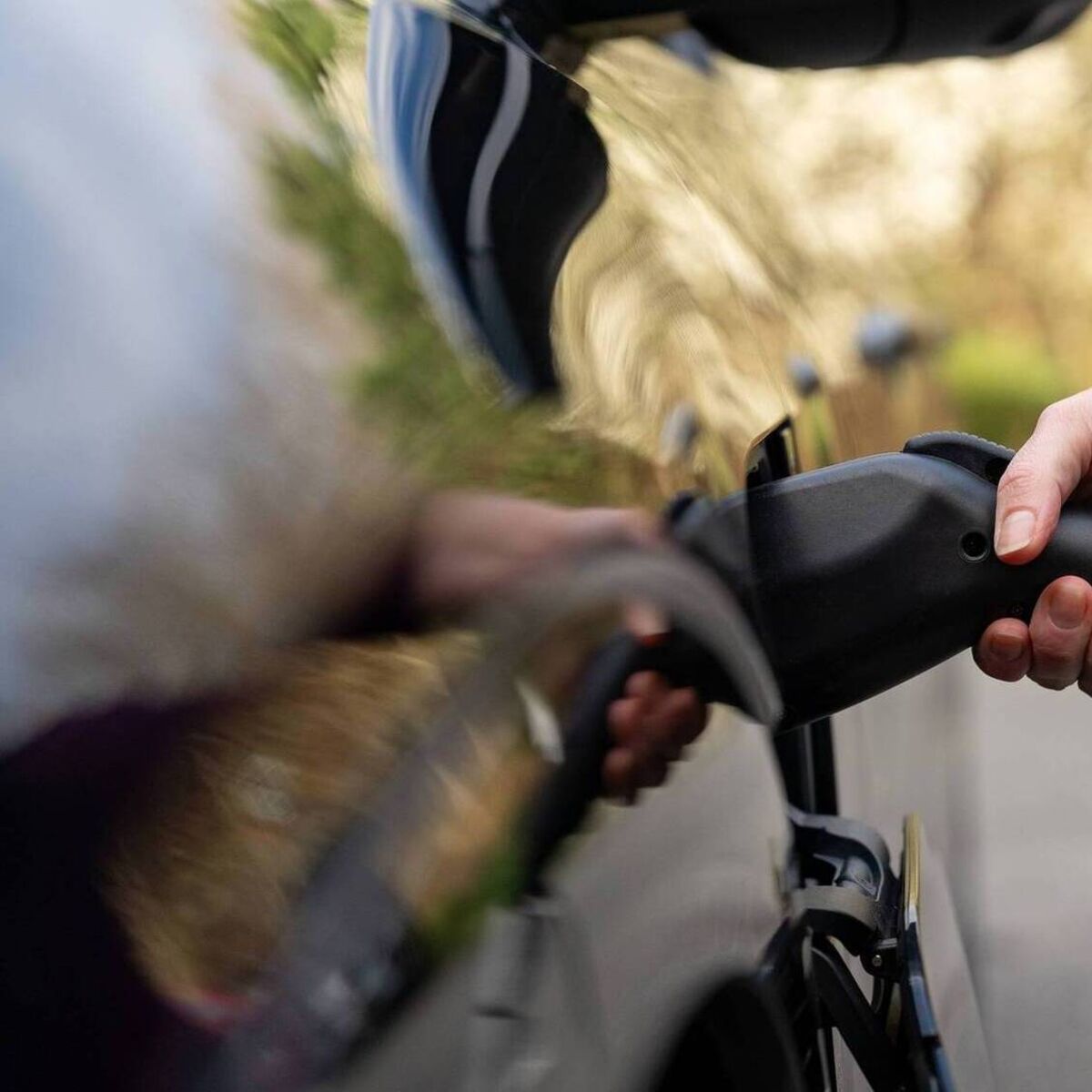 irishexaminer.com - Ronan Smyth - Rising fuel prices super-charges interest in electric and hybrid vehicles